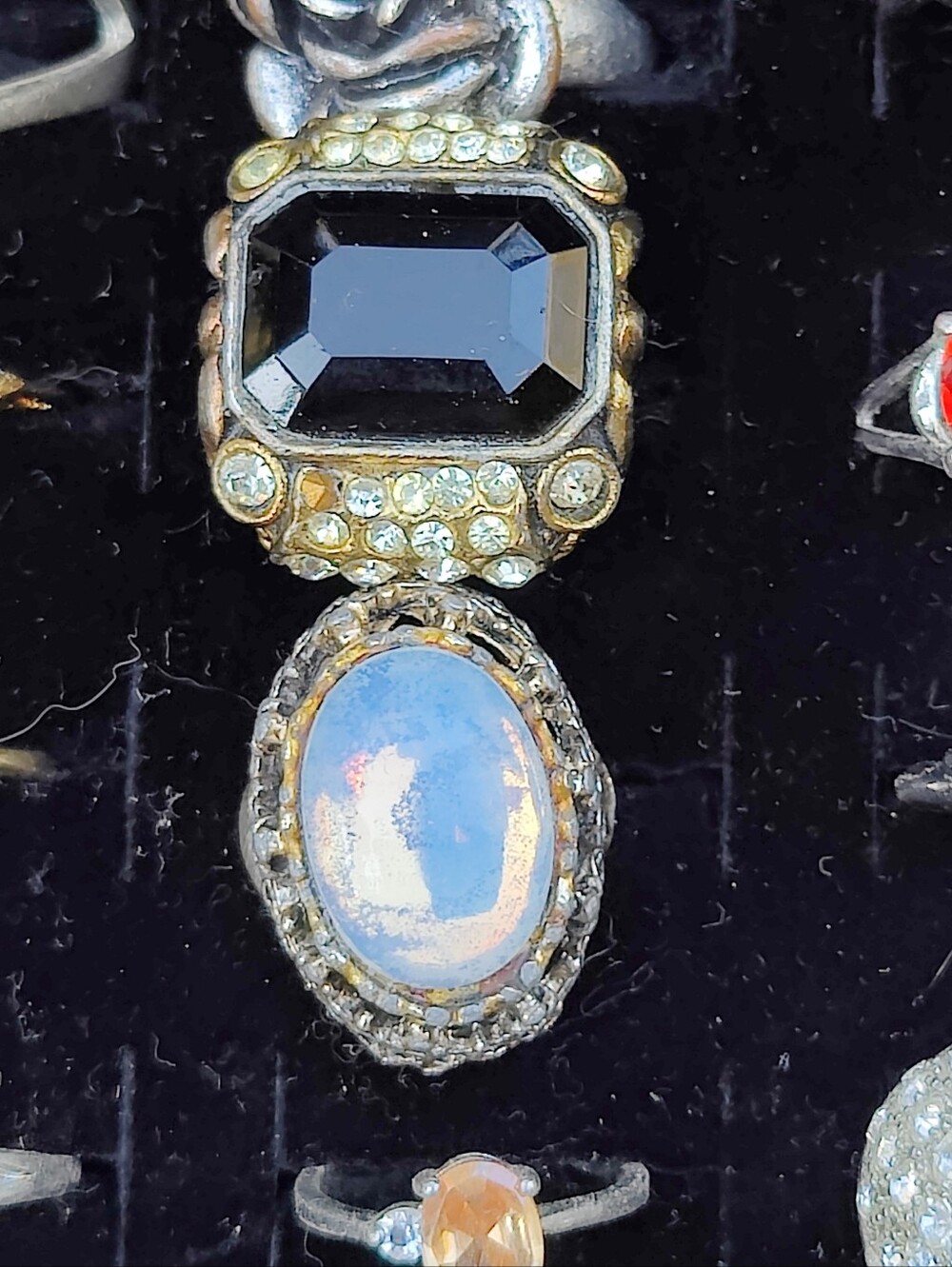 32 Vintage Rings PRICE FIRM - Picture 8 of 16